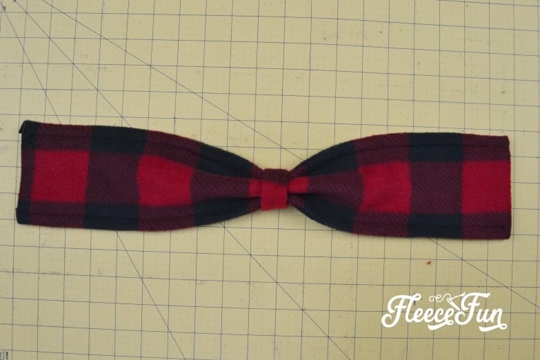slide the ring in the middle of the headband