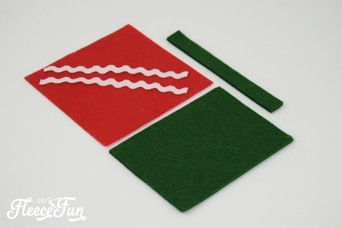 cutting the felt pieces. This Felt Lanterns Handmade Christmas Ornament tutorial is easy to make and a wonderful addition to your tree. With straightforward instructions you'll be able to make this holiday decor easily.