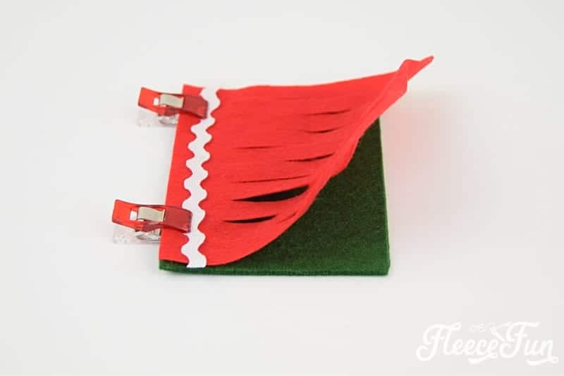 This Felt Lanterns Handmade Christmas Ornament tutorial is easy to make and a wonderful addition to your tree. With straightforward instructions you'll be able to make this holiday decor easily.