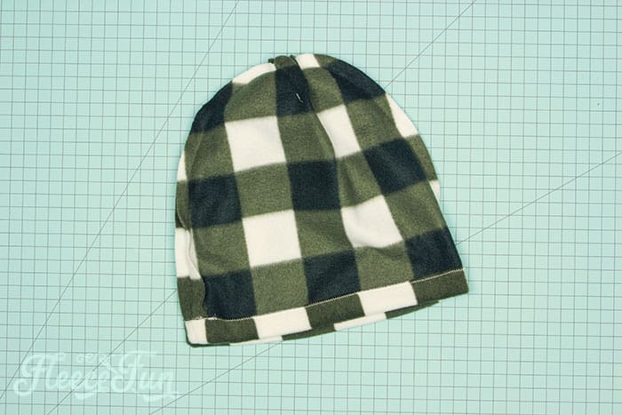 This Fleece Slouchy Beanie DIY comes with a FREE Pattern sizes baby to adult. Beginner friendly with clear step by step photos to make it easy. This fleece hat sew up quickly and makes wonderful gifts and keeps heads warm. Wonderful fleece sewing project.