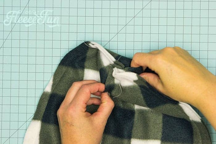 Fleecefun's tutorial explains how to sew the V shape to finish the top of your slouchy beanie.