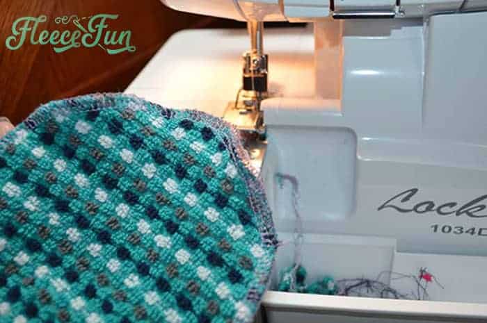 topstitching around the seam allowance. This Towel Bibs for Babies Bandana Style Ultimate DIY shows you how quickly ( and cheaply) you can make adorable baby bibs that are cute and easily washable. Perfect for keeping baby tidy, this soft bib is sure to be a favorite. Great sewing project.