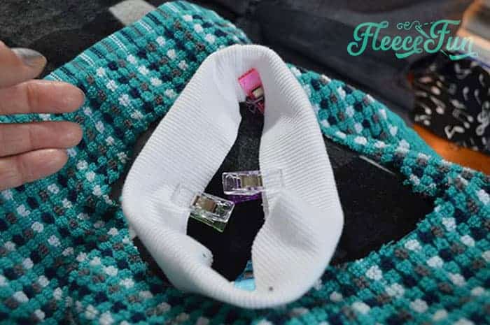 placing marker pins. This Towel Bibs for Babies Bandana Style Ultimate DIY Tutorial shows you how quickly ( and cheaply) you can make adroble baby bibs that are cute and easily washable. Perfect for keeping baby tidy, this soft bib is sure to be a favorite. Great sewing project.