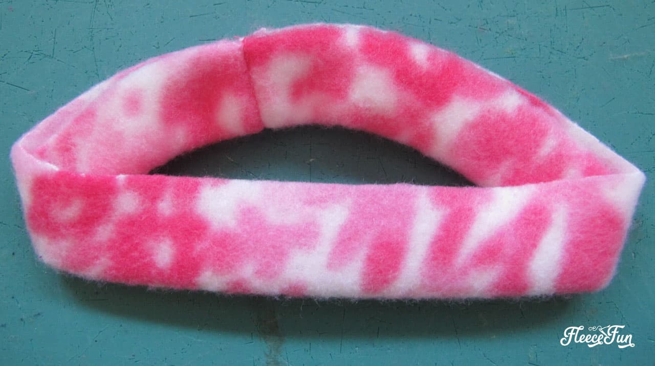 Follow Fleece Fun’s simple sewing tutorial to craft a stylish doll hat for an 18-inch doll