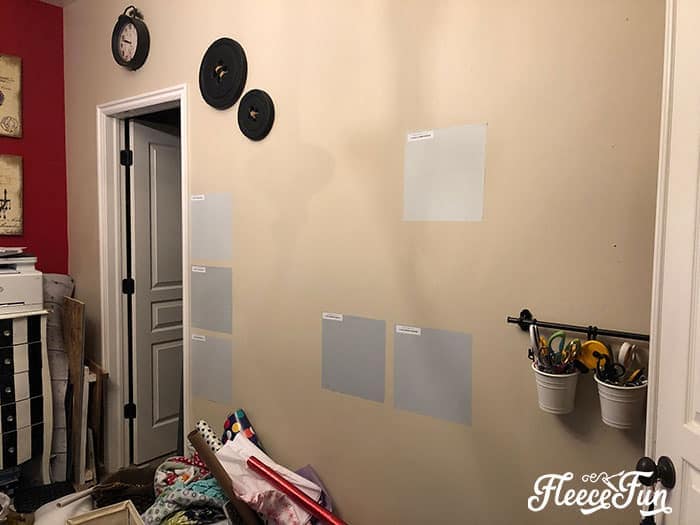 Learn How to choose colors for your sewing studio. Why some colors are better than others, what you need to take into account if you're shooting video and what mistakes to avoid in the process.