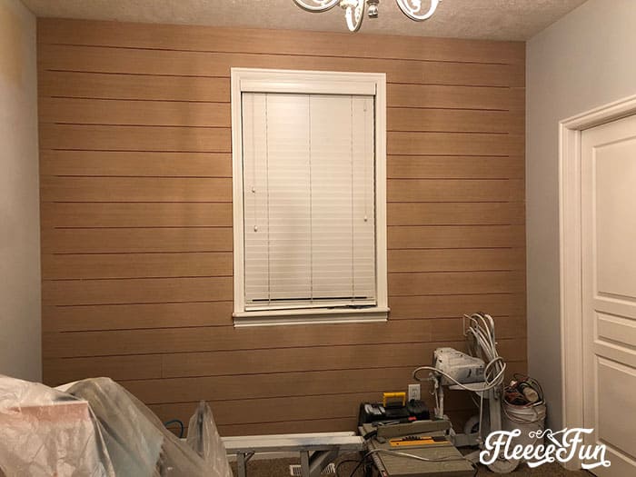 Learn How to choose colors for your sewing studio. Why some colors are better than others, what you need to take into account if you're shooting video and what mistakes to avoid in the process.