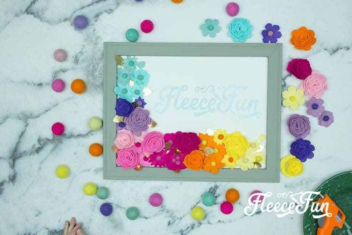 Designing the layout of a felt flower canvas with fleecefun’s help