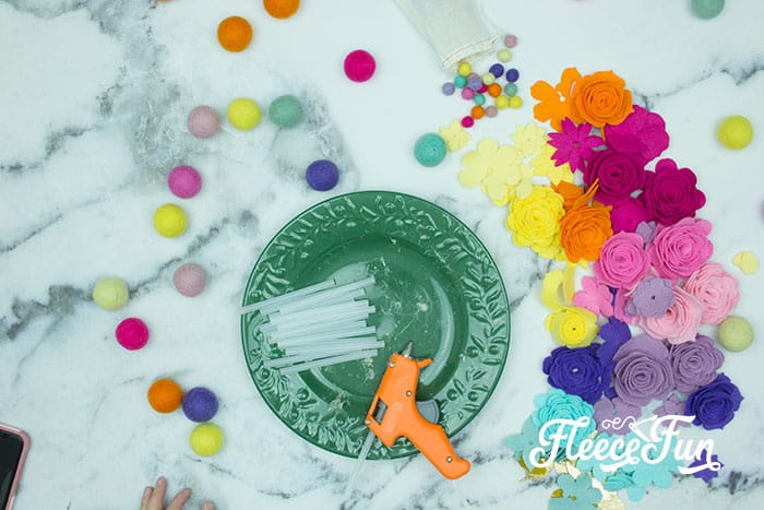 Learn how to make Diy Felt Flower Art That's Easy and Beautiful. Easy steps and lots of photos show you how to make this cute home decor. #feltflowersdiy #cricutmade #cricutmaker #reversecanvas