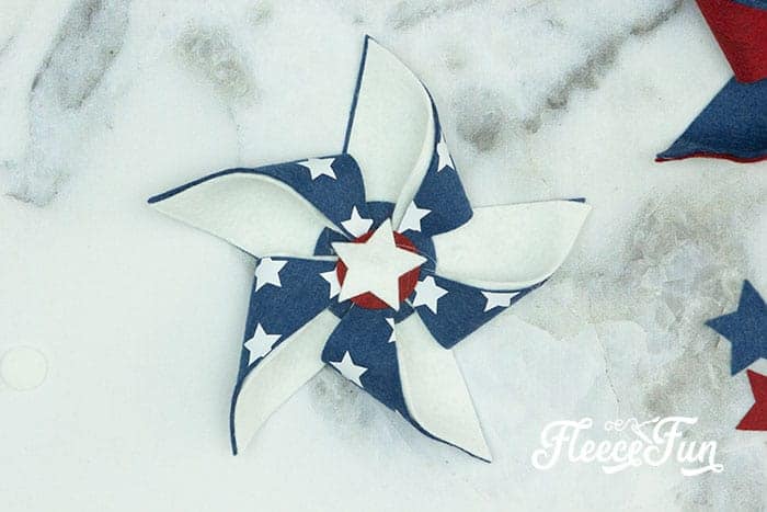 Make this Americana Decor DIY Patriotic Pinwheel Wreath. Download the FREE project file and follow the beautiful step by step photos and instructions.