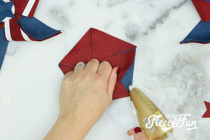Palling a dot glue. There’s just something about red, white, and blue on the front door that makes summer feel official. This DIY Pinwheel Wreath is bold, cheerful, and packed with patriotic charm without looking store-bought. Made with felt pinwheels and a free SVG file, it’s sturdy enough to survive garage mishaps and cute enough to steal the spotlight at your 4th of July party. Ready to spin some Americana magic into your home decor?