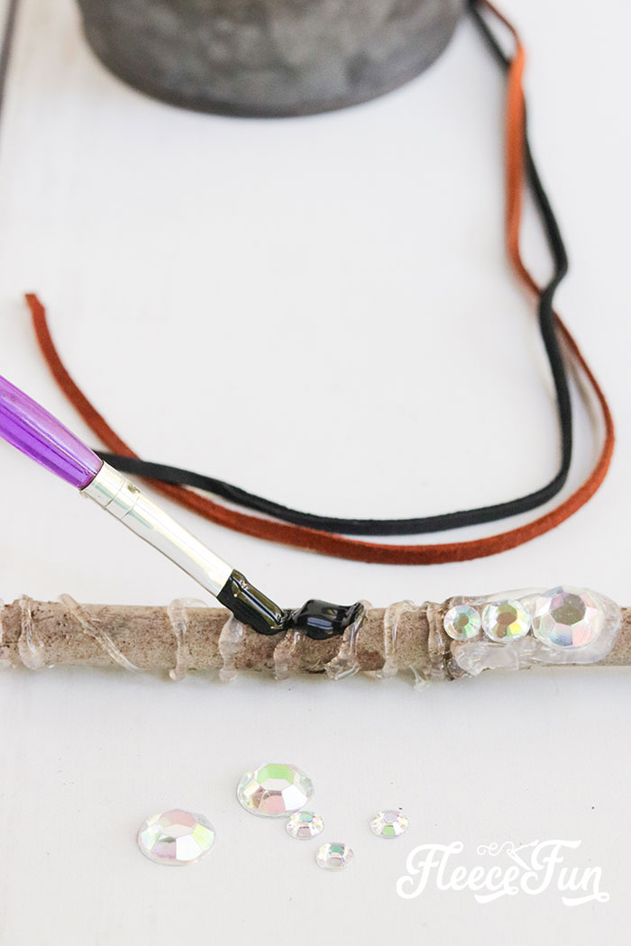 painting the wand. You can make a DIY Harry Potter Wand made from real wood! Make a wand worthy to grace the window display of Ollivander's. Easy step by step instructions.