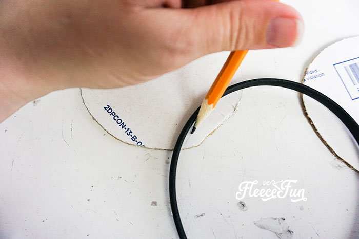 Cutting down the circle template. Crafting your own Minnie Ears doesn’t have to be complicated. This tutorial breaks it into simple steps with photos so you know exactly what to do. With a free template and easy-to-find materials, you’ll go from blank headband to “fairest villain of them all” in under an afternoon.