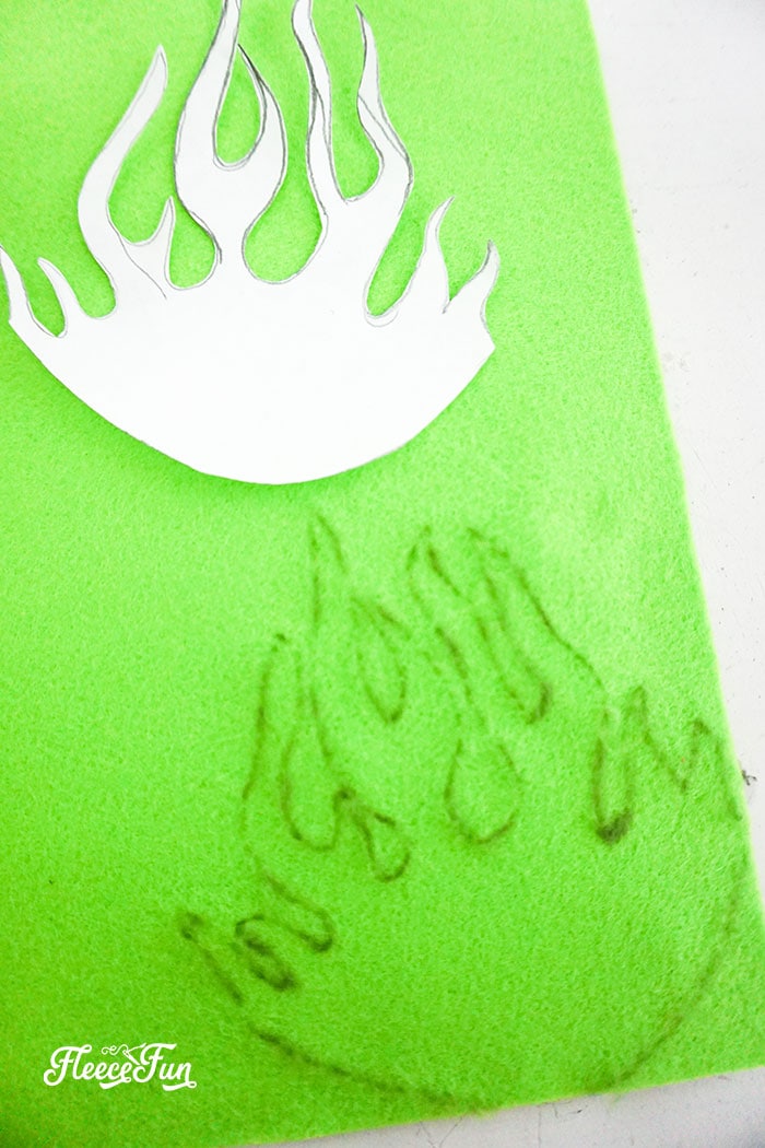 Tracing the pattern onto the felt. Crafting your own Minnie Ears doesn’t have to be complicated. This tutorial breaks it into simple steps with photos so you know exactly what to do. With a free template and easy-to-find materials, you’ll go from blank headband to “fairest villain of them all” in under an afternoon.