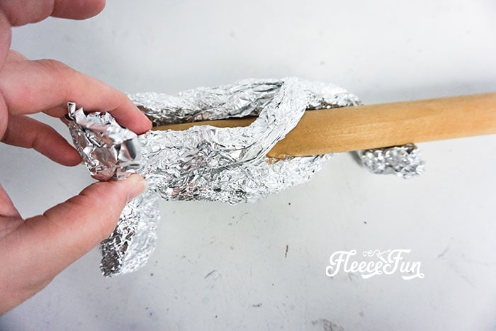 Wrapping aluminum foil around the claw and ball. Step into your villain era with this glowing Maleficent staff. Layered textures, eerie glow, and a dramatic finish make it the ultimate Halloween or cosplay prop. The best part? You can make it yourself with this step-by-step tutorial.