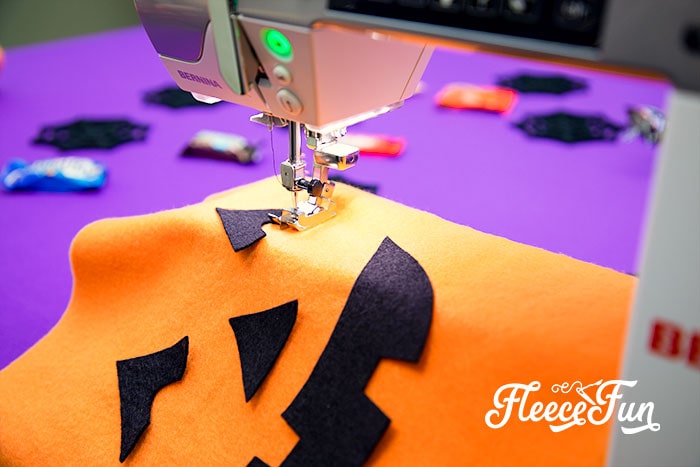 Learn How to make a Halloween Trick or Treat Bag with this FREE pattern and easy to follow tutorial. Make a bag that will last several Halloweens!