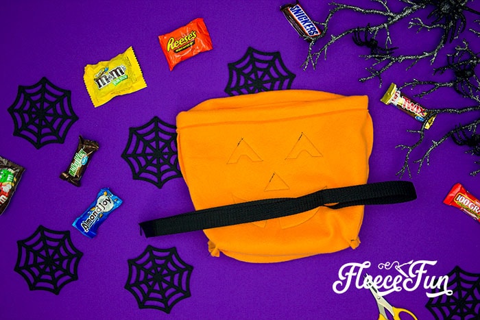 Attaching handles to your Halloween bag with fleecefun’s free template and tutorial