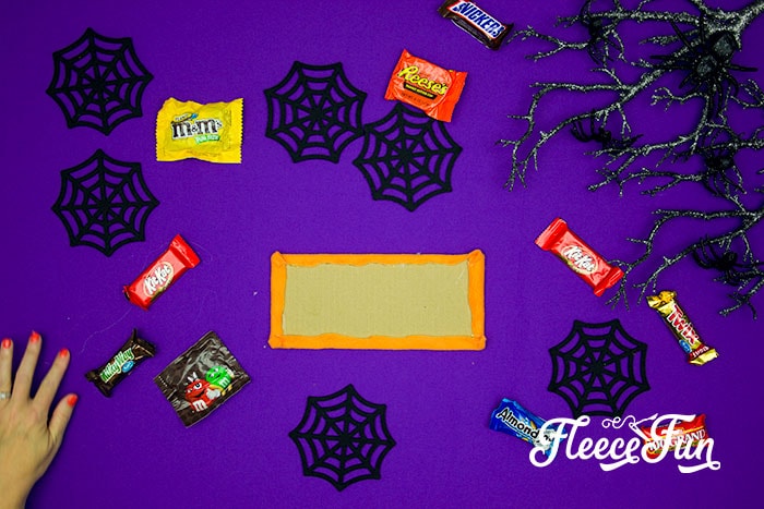 Strengthening the bottom of your Halloween trick or treat bag with fleecefun’s tutorial