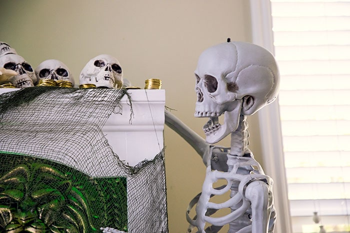 You'll love these easy Halloween Decorating Ideas. So fun to put together and wonderful tips to use in your own home for the autumn season.