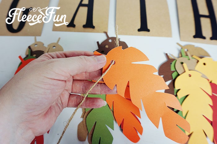 Thanksgiving project: This lovely Gather Thanksgiving banner DIY is perfect for adding beauty to any Thanksgiving and fall decor. With it's simple, but elegant design it is the perfect accompaniment to your festivities.