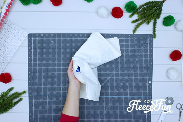 How to quilt DIY holiday placemats with fleecefun’s easy tutorial