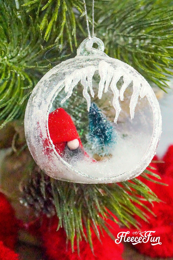 This DIY Homemade Ornament with Gnomes tutorial comes with a FREE template and clear step by step instructions for you can make your own!