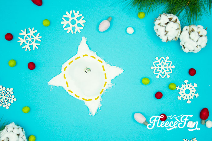 Crafting the Santa hat pom pom using fleecefun's free template and tutorial