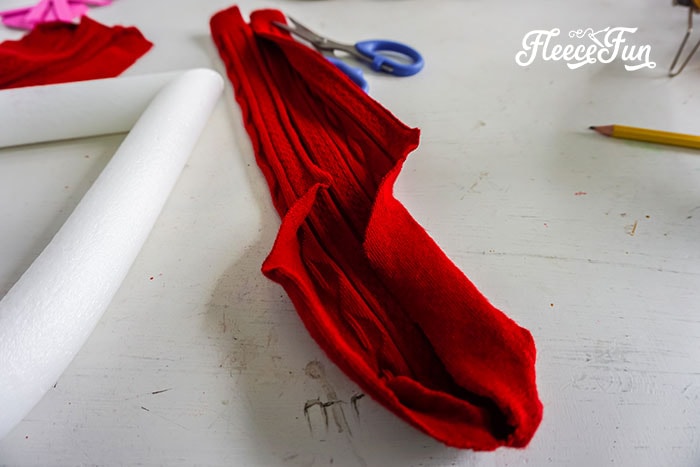 Creating a red sweater look for the Valentine wreath frame using fleecefun's free pattern.