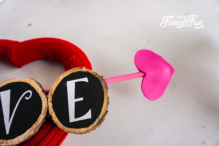 Making a decorative arrow for the Valentine wreath DIY with fleecefun's creative tutorial.