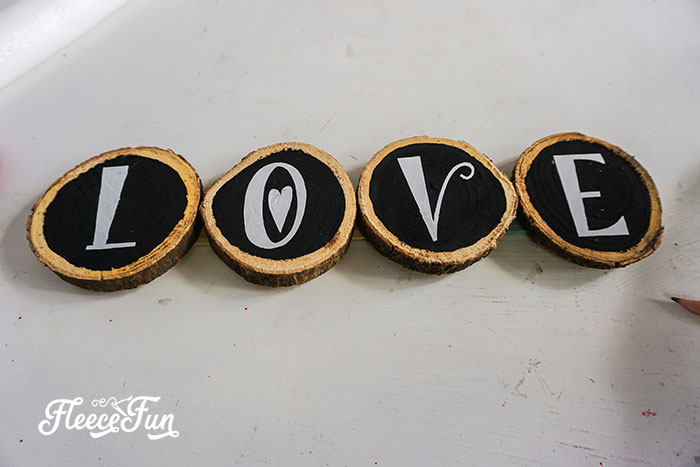 This Valentine Wreath DIY is easy to make and comes with a FREE SVG file to make crafting it a breeze! Clear step by step photos to make with cute wreath.