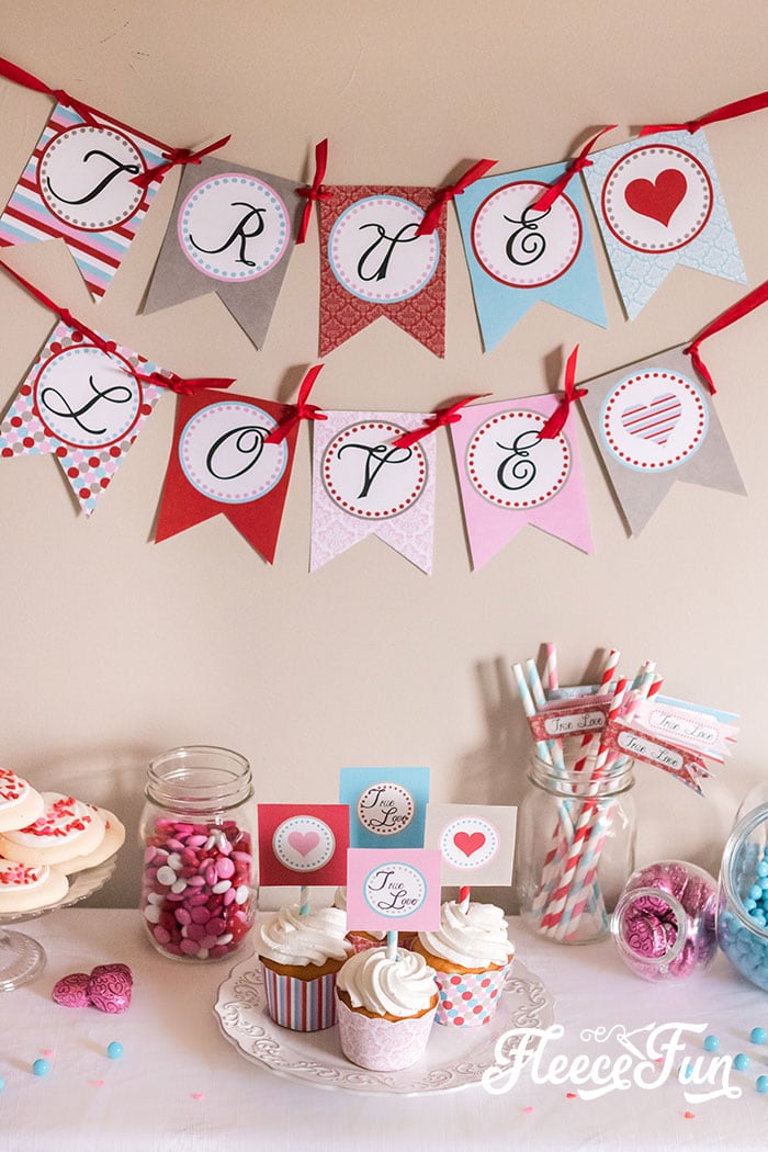 These free Valentines printables are cute and easy to make. Step by step instructions to make a Banner, cupcake wraps and more! #Valetinesday #valentinesdaydecor #valentinesdaydiy #valentinesbanner #valentinesdayfree #valentinesdayprintables