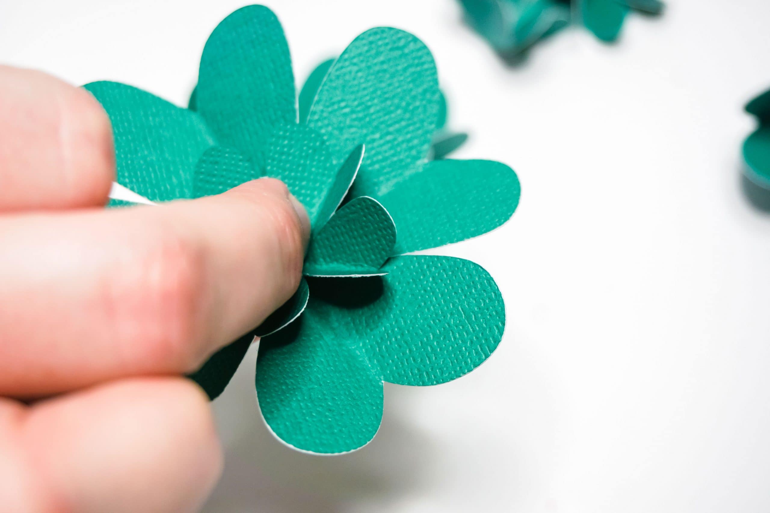 Step 4 is assembling and arranging clovers in an ombre design with fleecefun’s free tutorial.