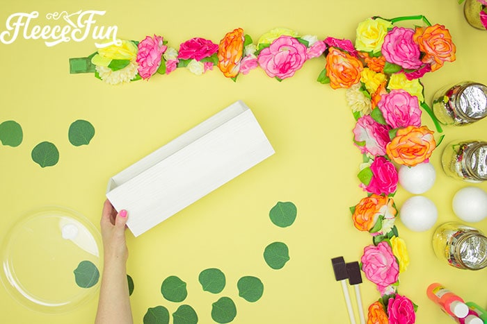 Creating a beautiful painted base for the Easter centerpiece with fleecefun’s tutorial