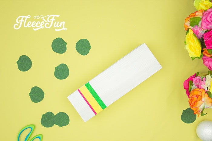 Make your Easter centerpiece stand out with hand-painted stripes – fleecefun free tutorial