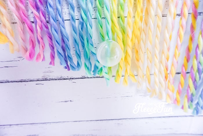 Finishing touches for fleecefun’s DIY nursery wall hanging with free tutorial