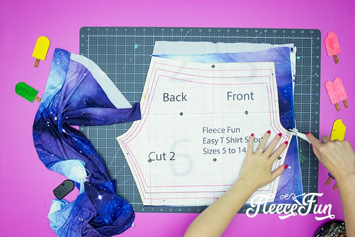 This free shorts pattern is perfect for the hot summer months. Designed so kids can run jump and play no tugging needed. Easy step by step instructions.
