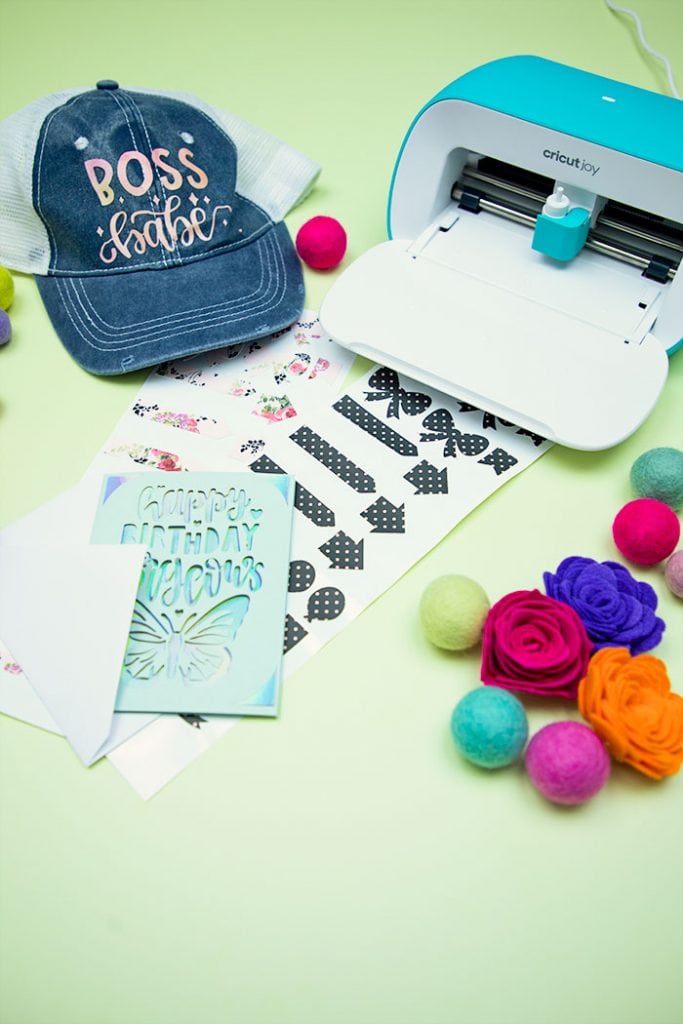 3 Last Minute Gifts with a Cricut Joy - ideas on how you can make a cute gift set in under 20 minutes with a Cricut Joy! Perfect for Cricut beginners.