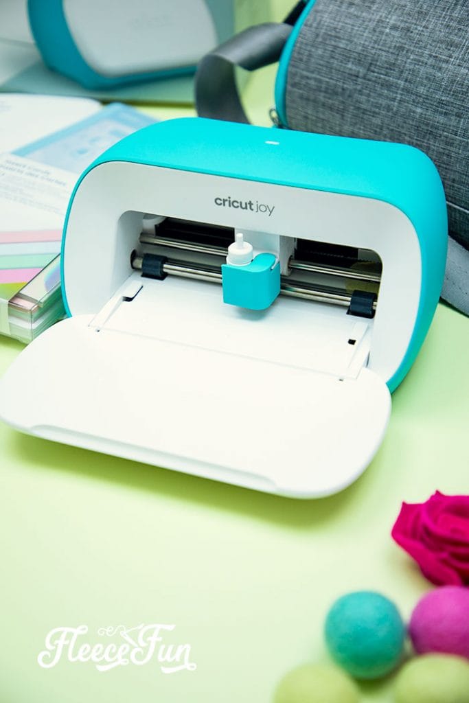 3 Last Minute Gifts with a Cricut Joy - ideas on how you can make a cute gift set in under 20 minutes with a Cricut Joy! Perfect for Cricut beginners.