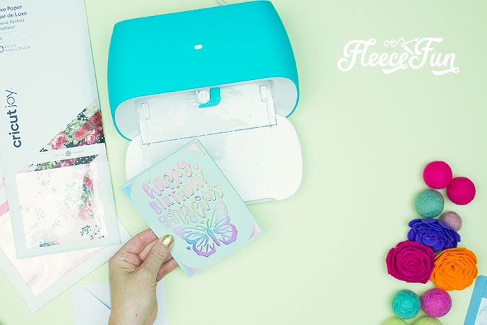 Completed Card. 3 Last Minute Gifts with a Cricut Joy - ideas on how you can make a cute gift set in under 20 minutes with a Cricut Joy! Perfect for Cricut beginners.