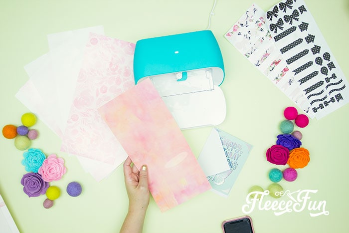 Picture of smart vinyl. 3 Last Minute Gifts with a Cricut Joy - ideas on how you can make a cute gift set in under 20 minutes with a Cricut Joy! Perfect for Cricut beginners.