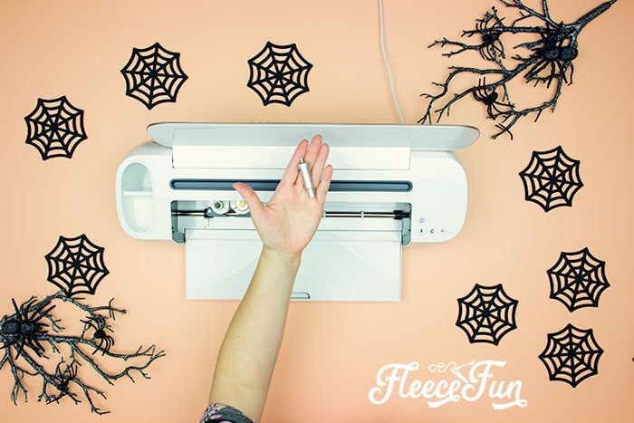 Free template from fleecefun: cutting bat silhouettes for Halloween garland tutorial.