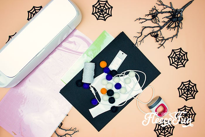 DIY Halloween garland with cute bats using fleecefun free template and tutorial.