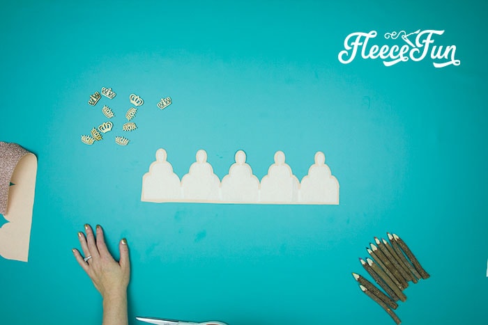 Assembling the cut pieces to begin making the crown, using fleecefun’s free tutorial.