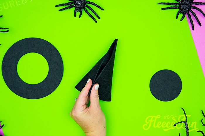 brining the cone of the witch hat together. This DIY Mini Witch Hat is no sew and comes with a free PDF pattern and SVG template to make it a breeze! 3 mini sizes so you can make the perfect hat!