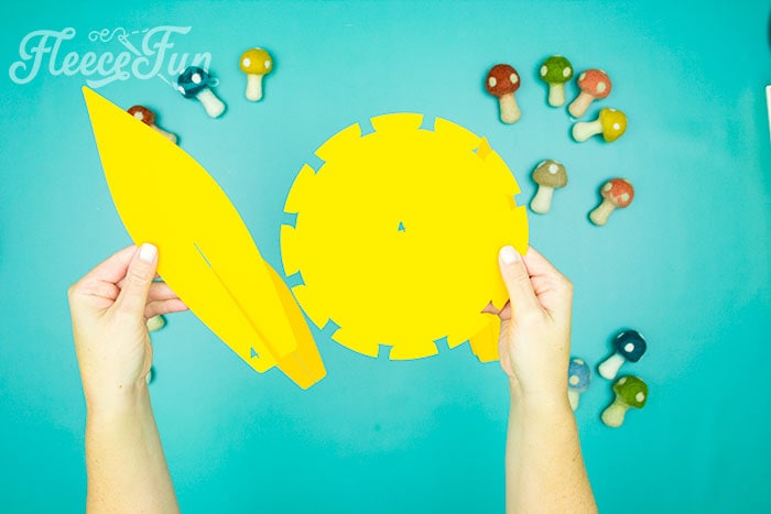 Matching petals to the centers. This Giant Paper Sunflower DIY (FREE SVG files) is perfect for fall! Make a Giant flower wall or use it to decorate your space! So many possibilities!