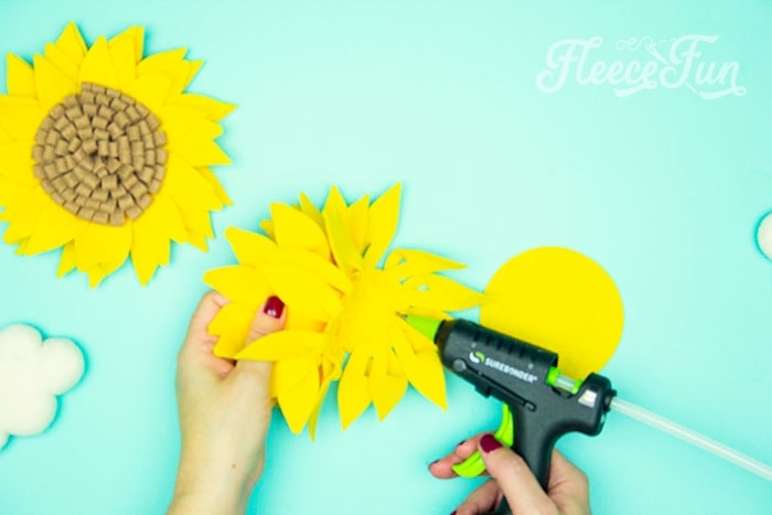 Layering your felt sunflower with free template from fleecefun