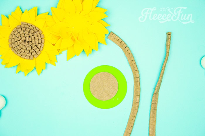Step-by-step guide to crafting the sunflower seed center from fleecefun
