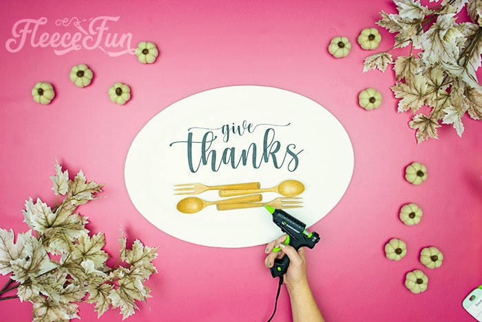Final assembly of your simple Thanksgiving decor using fleecefun free template
