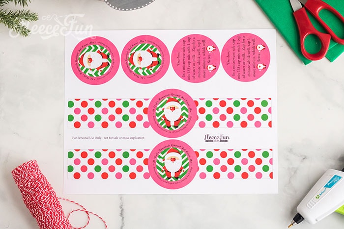 Close-up of fleecefun’s free hot cocoa printable label for mason jars