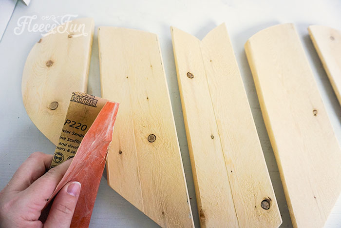 Create a charming pallet heart for your DIY Valentine craft with fleecefun's instructions.