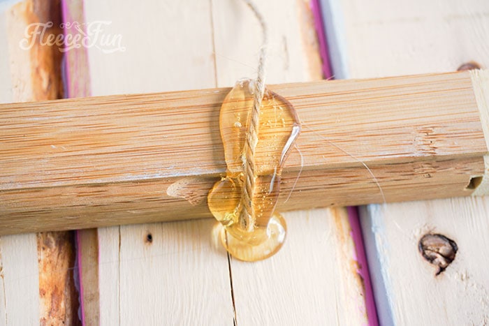 Assemble all the parts of your Valentine craft for a stunning result with fleecefun’s help.